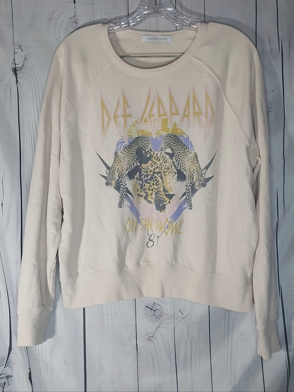 Daydreamer Revolve Def Leppard 'On The Prowl 81' Cream Graphic Grunge Sweatshirt